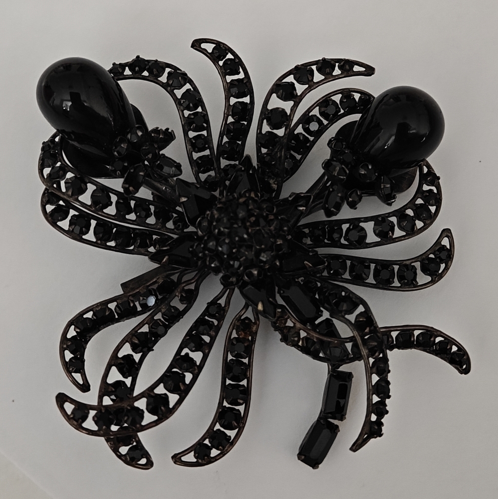 RARE Signed Schreiner Dramatic Black Crystal Brooch Book Piece AS IS